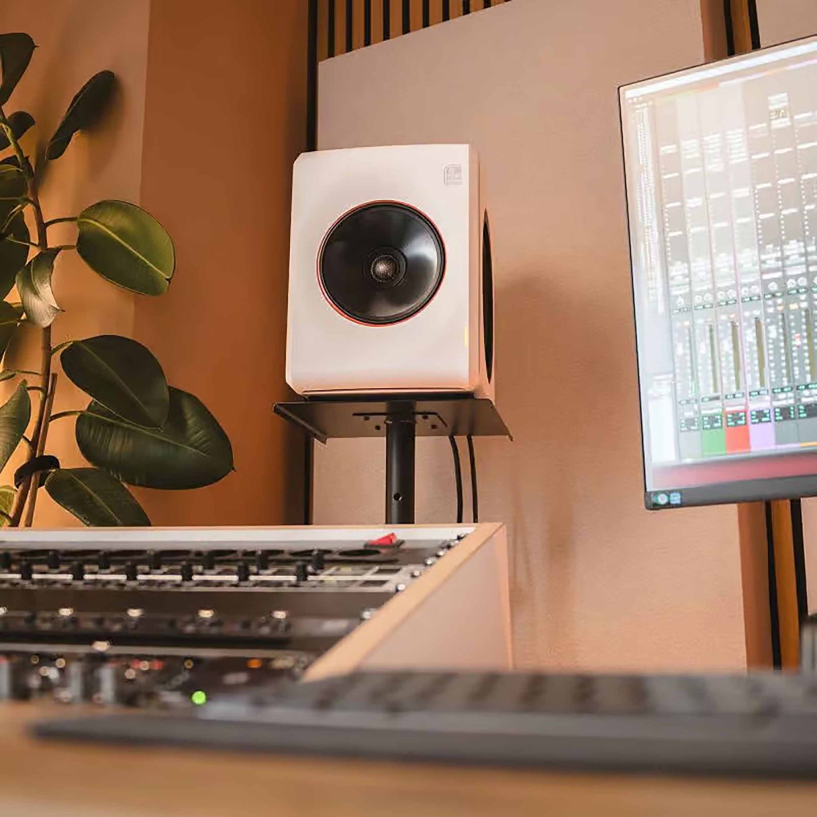 Palmer PORBIT11WUS Active 3-Way Studio Monitor with 1000W Class-D Amp and Dual 8" Woofers-White