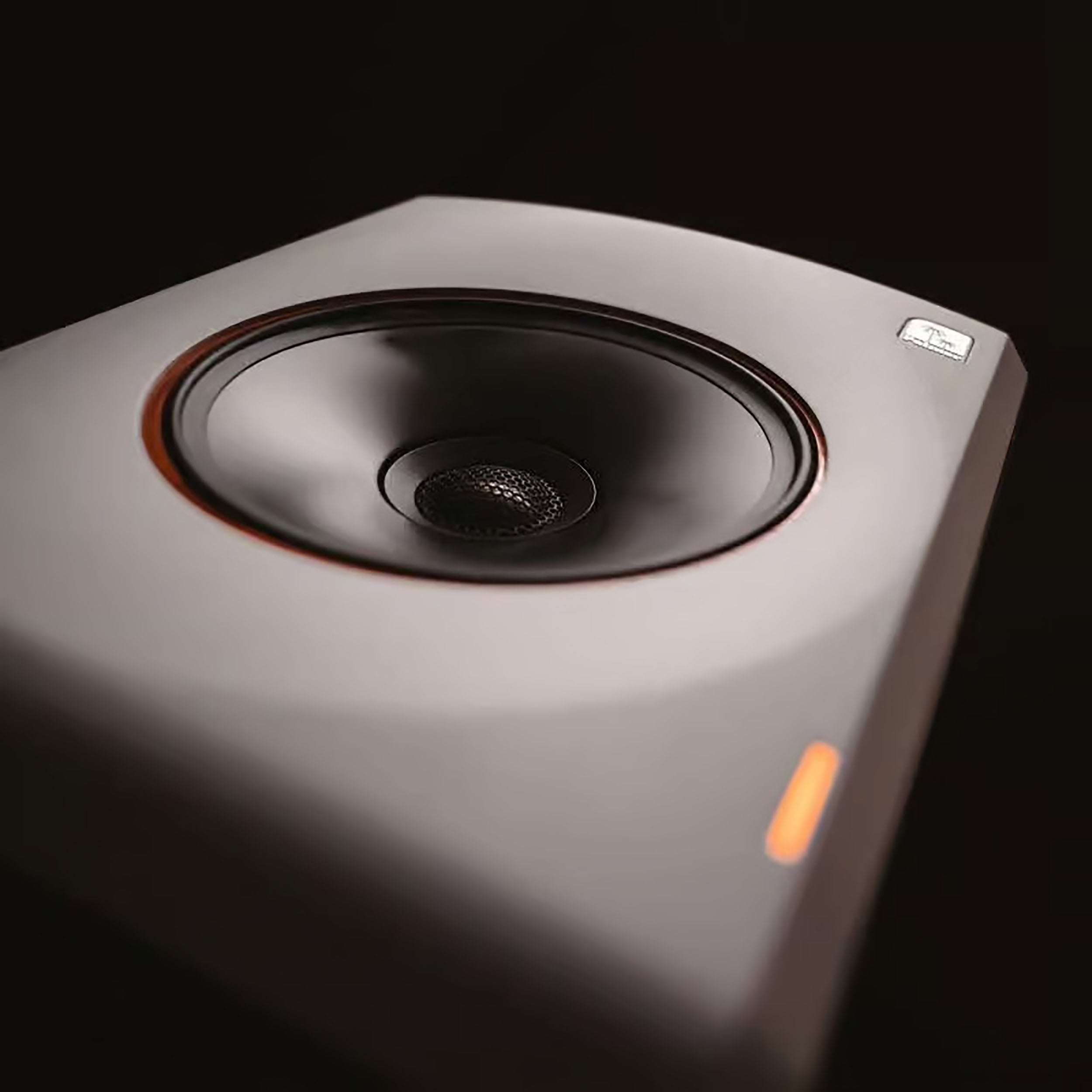 Palmer PORBIT11WUS Active 3-Way Studio Monitor with 1000W Class-D Amp and Dual 8" Woofers-White