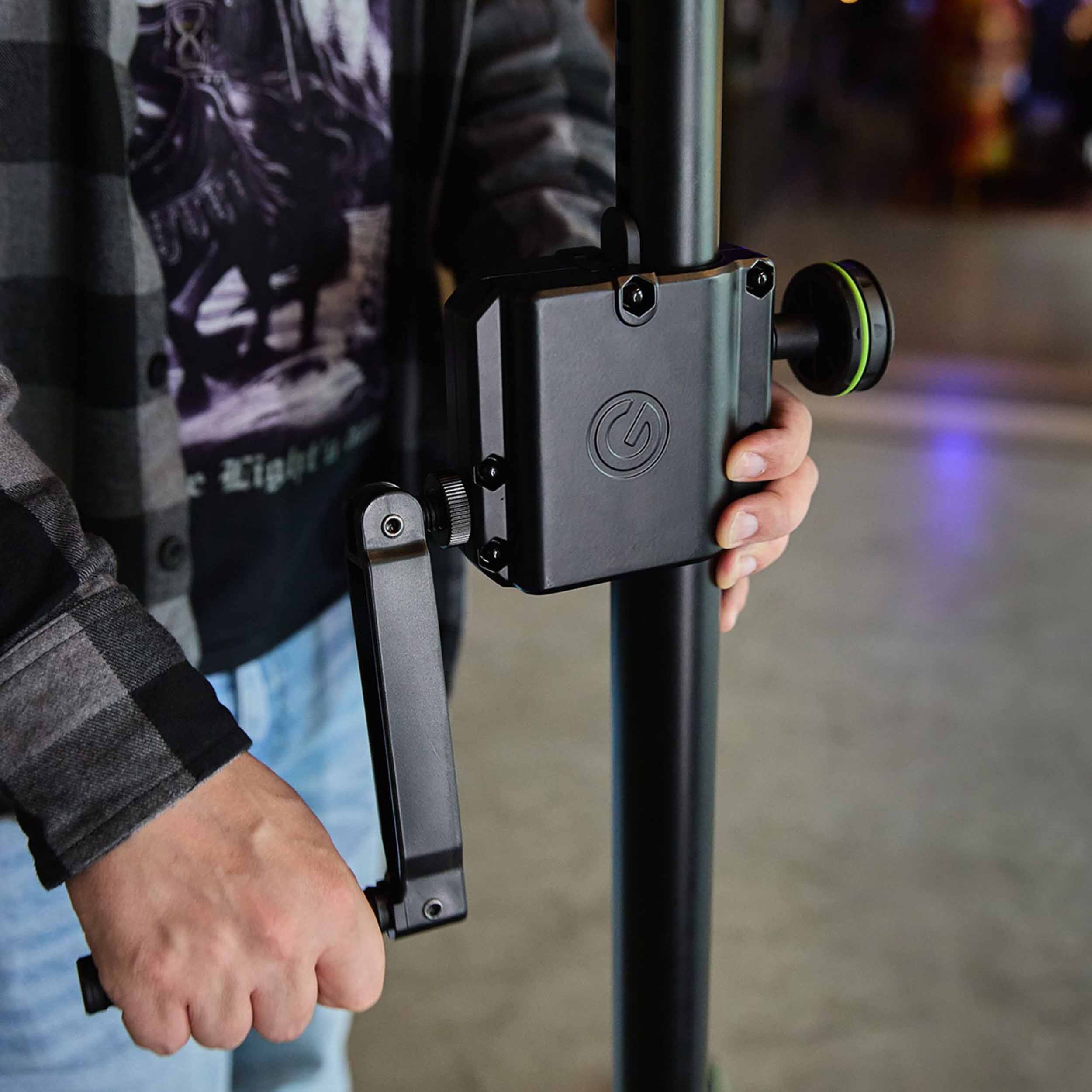 Gravity GSP5322B Wind-Up Speaker Stand with Automatic LockPin Mechanism