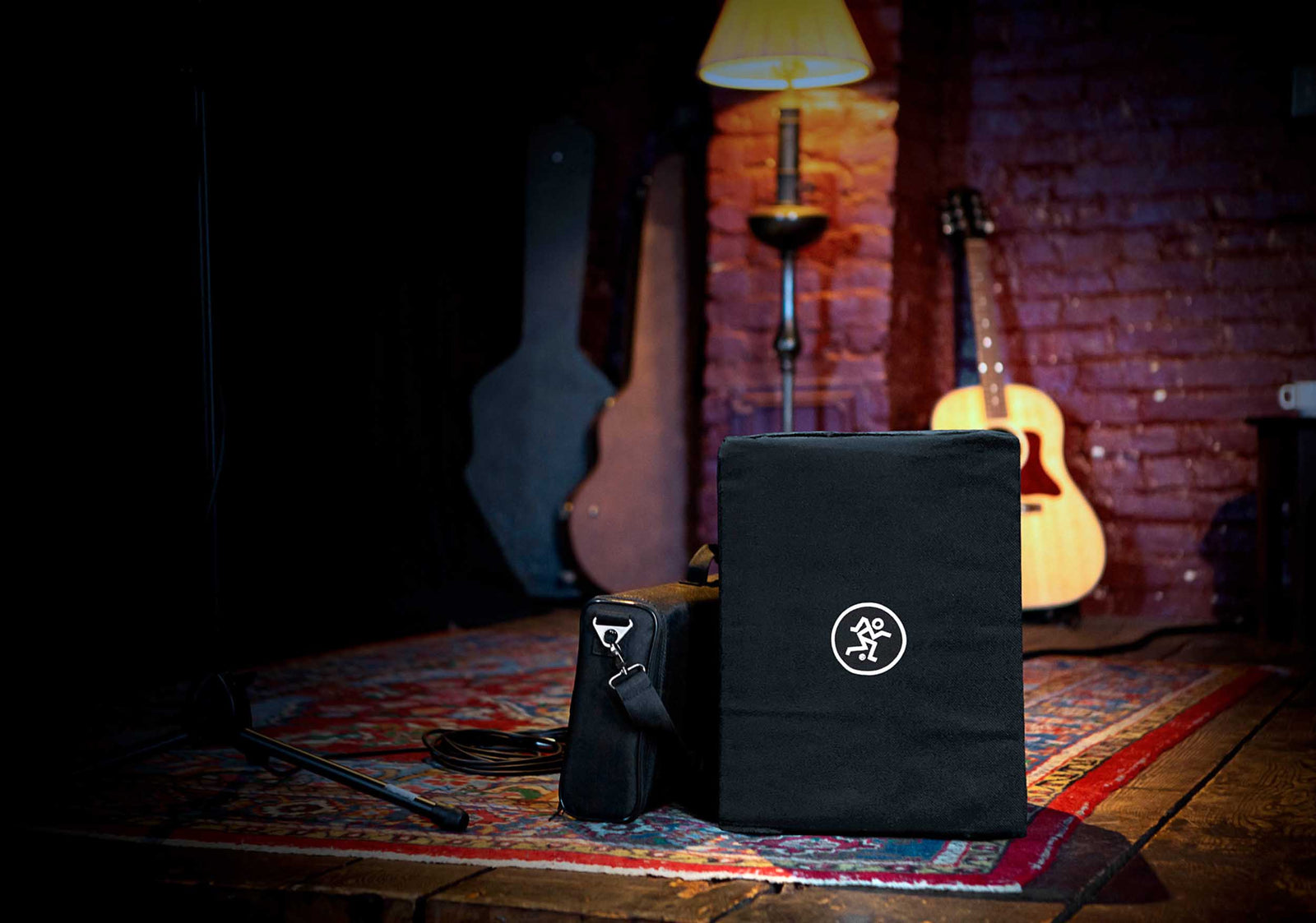 Mackie Legendary SRM-Flex 1300 Watt Portable Column PA System Speakers