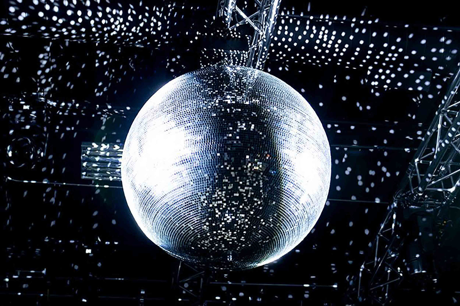 Eliminator Lighting EM40, High Quality Glass Mirror Ball - 40 Inch by Eliminator Lighting