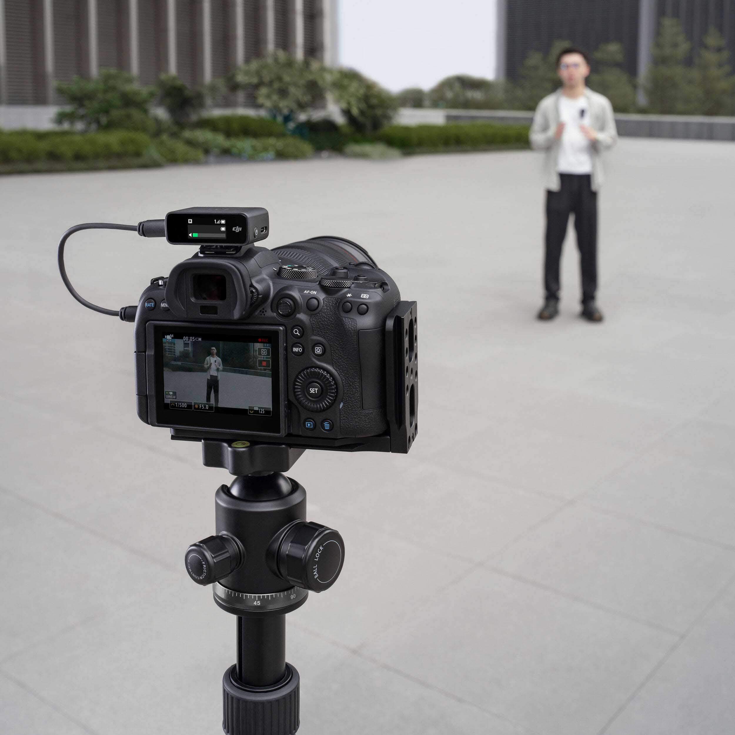 DJI Mic CP.RN.00000308.01, Compact Digital Wireless Microphone System/Recorder for Camera and Smartphone (2.4 GHz) by DJI