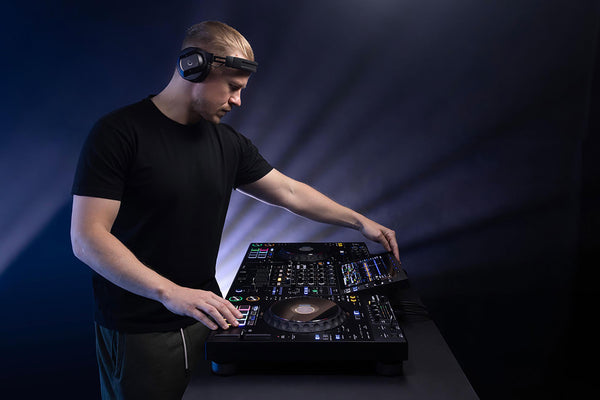 AlphaTheta XDJ-AZ, 4-Channel Professional All-In-One DJ System by Alpha Theta