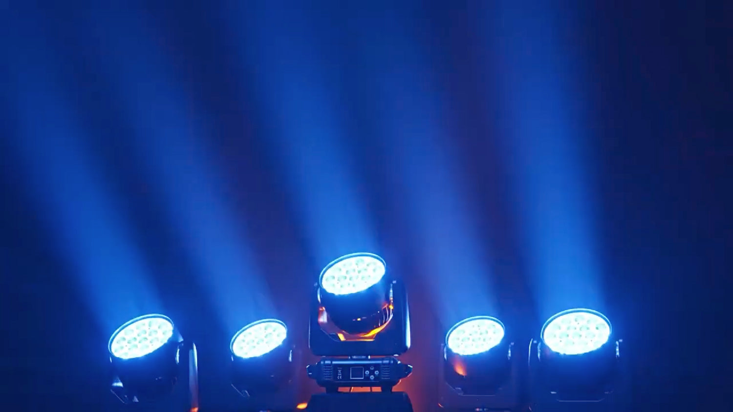 Bauer Cosmos 19×15W RGBW LED Moving Head Zoom Wash