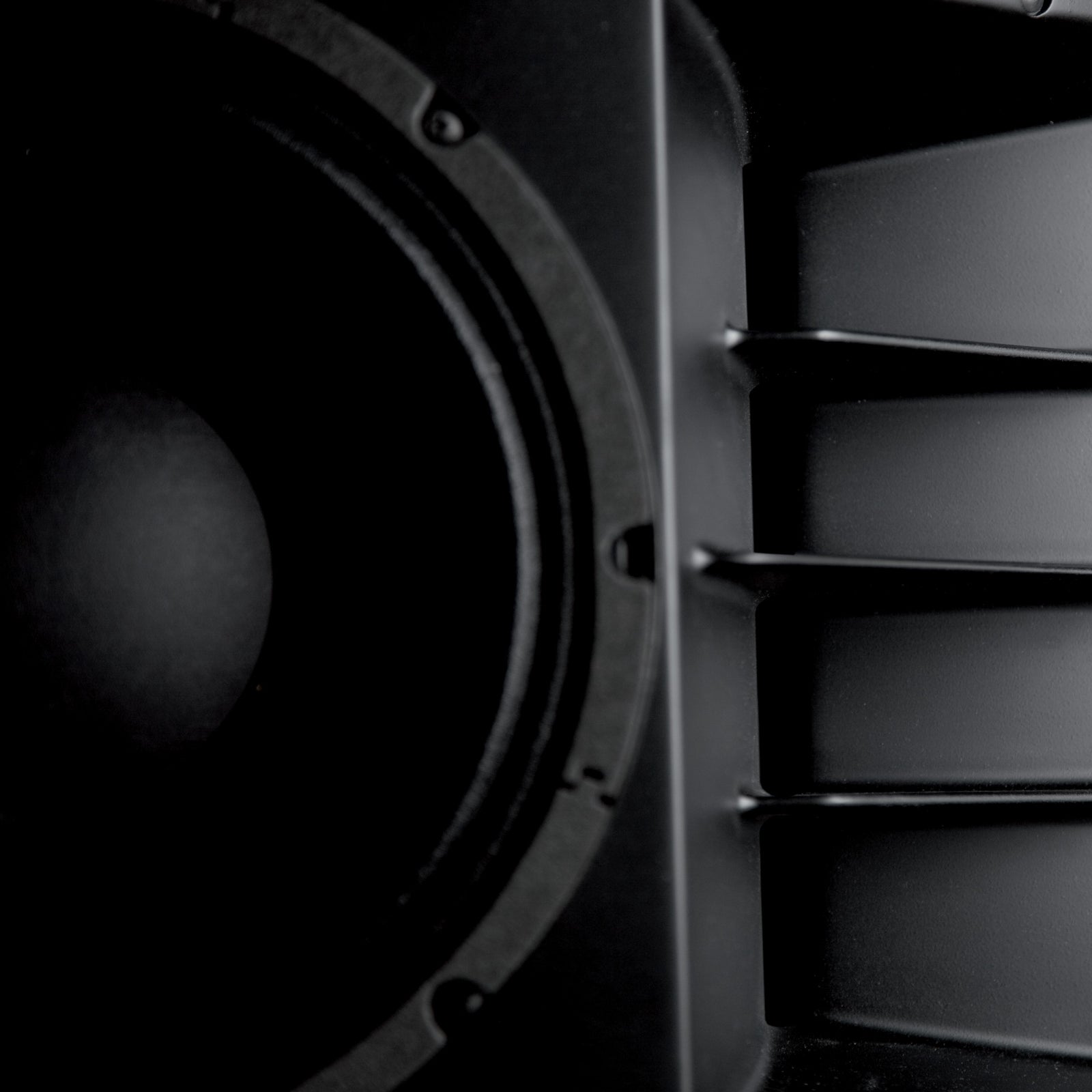 RCF HDL20-A Active Line Array Module, handle and grille detail - Hollywood DJ