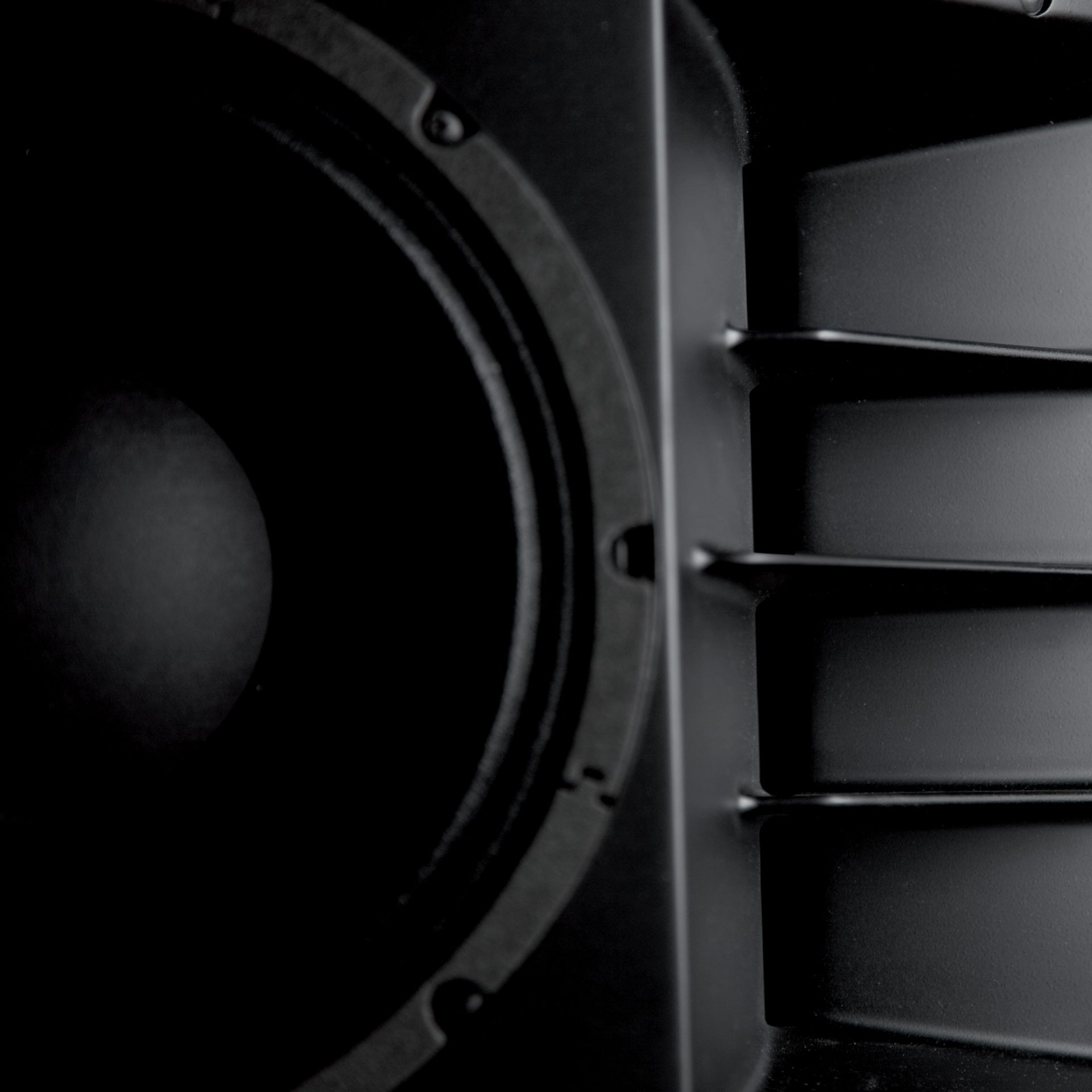 RCF HDL20-A Active Line Array Module, handle and grille detail - Hollywood DJ
