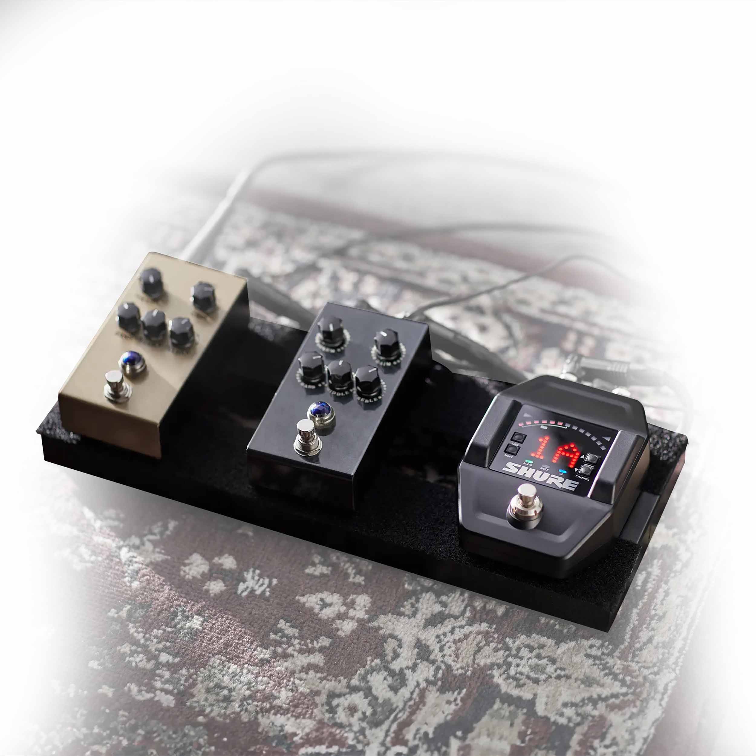 Shure GLXD16+-Z3 Digital Wireless Guitar Pedal System by Shure