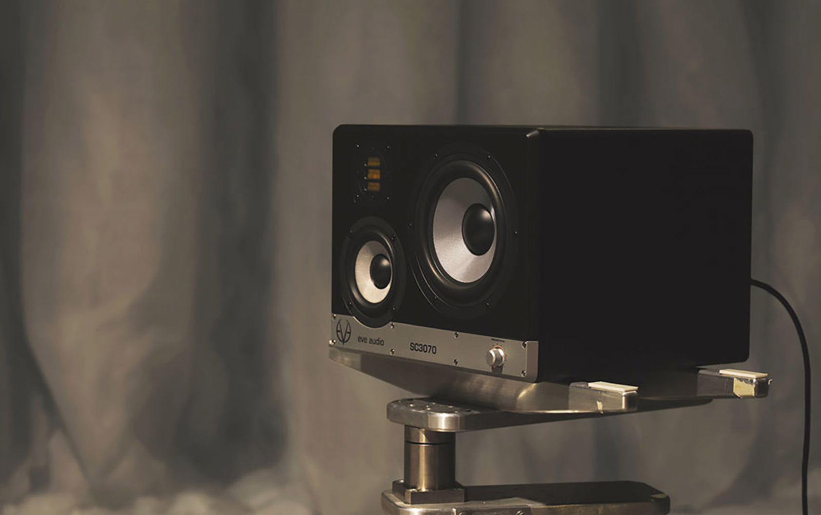 Eve Audio SC3070, 3-Way Active Nearfield Monitors - 7 Inch by EVE Audio