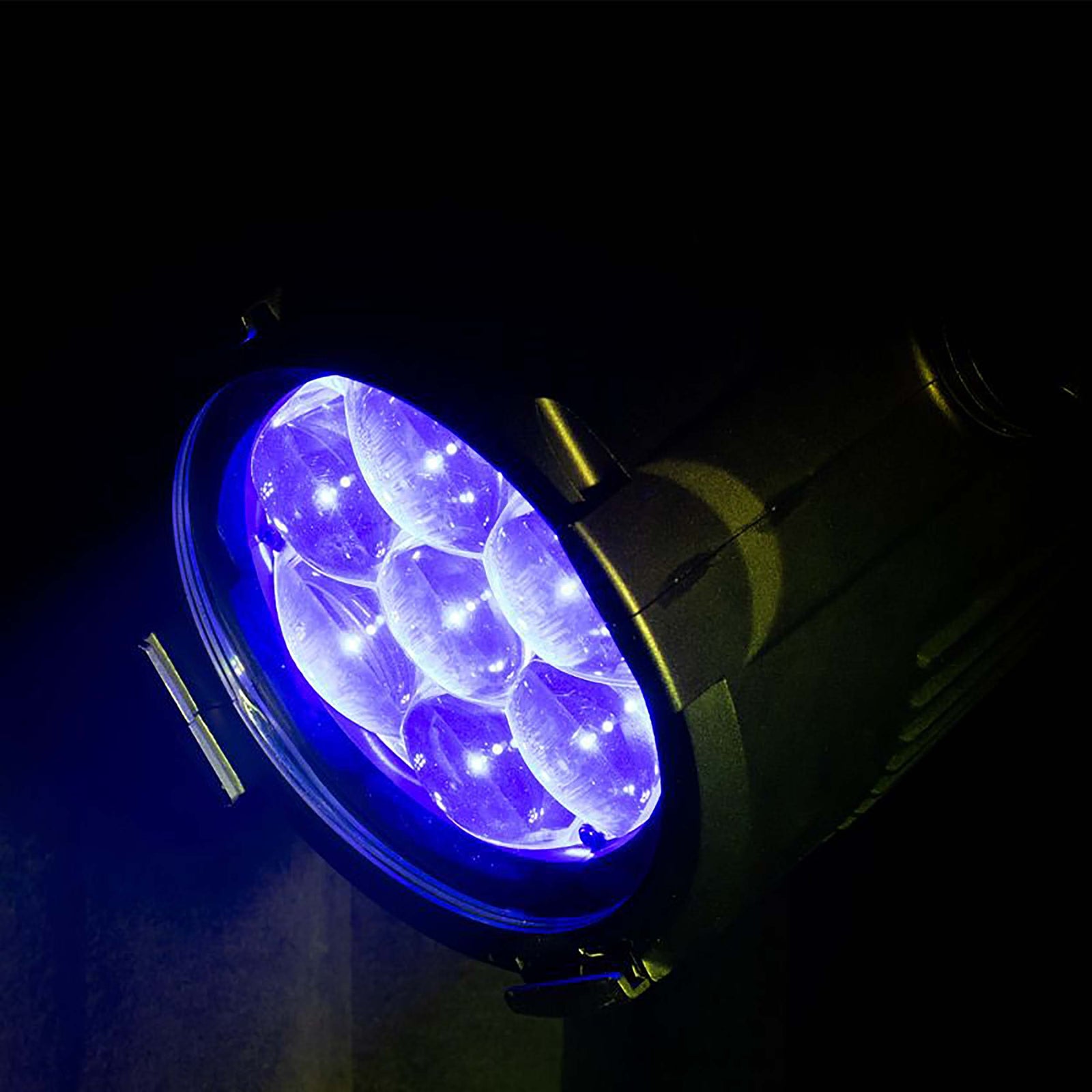 ADJ Encore Z7LP, Versatile LED Par Fixture with Motorized Zoom and Variable Beam Angle by ADJ
