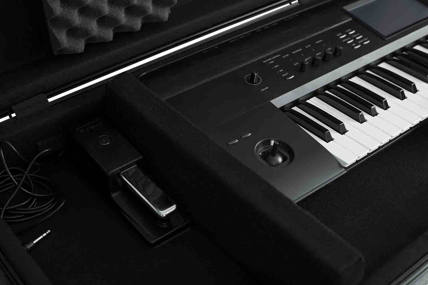 Gator Cases GTSA-KEY76 Keyboard Case for 76-note Keyboards with Wheels - Hollywood DJ