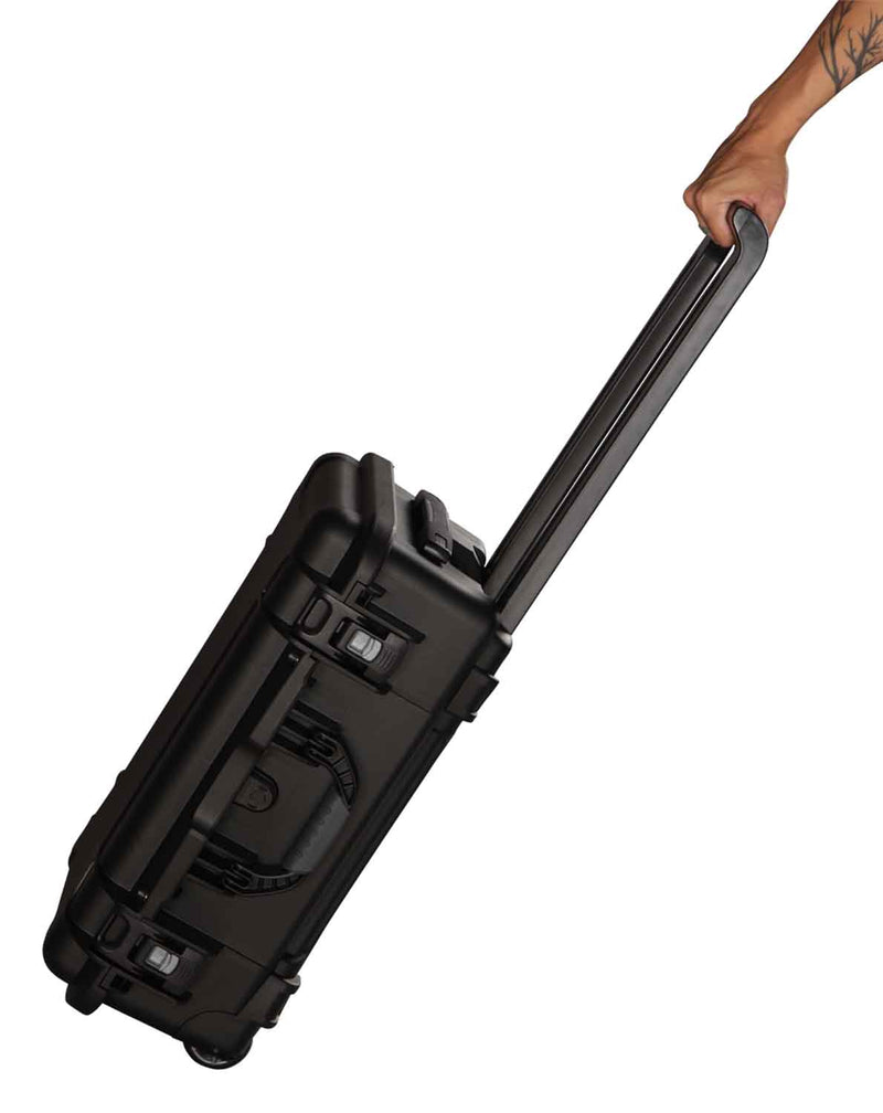 Gator Cases GU-2011-07-WPDF Waterproof Injection Molded Case with Pullout Handle and Inline Wheels - Hollywood DJ
