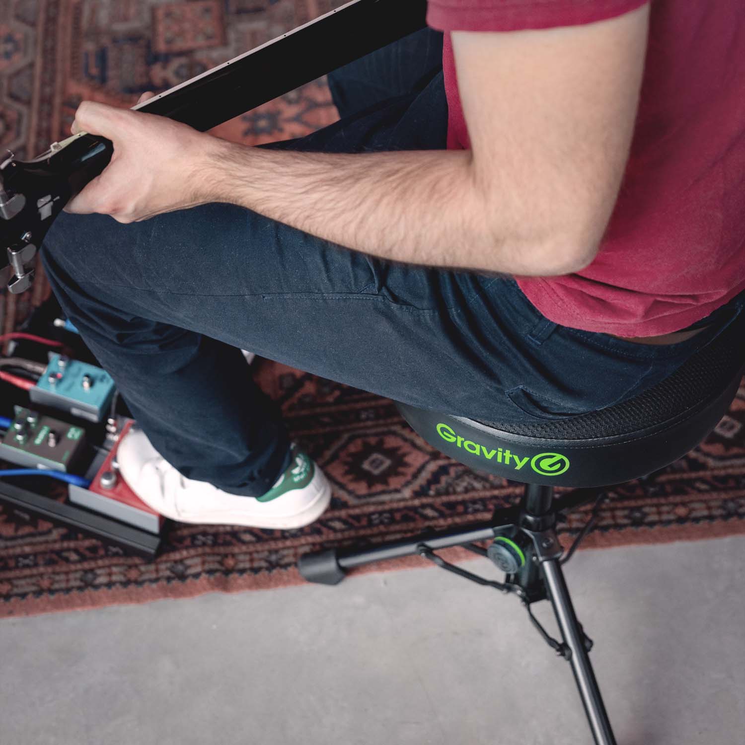 B-Stock: Gravity GFDSEAT1 Round Musicians Stool Foldable, Adjustable Height Gravity