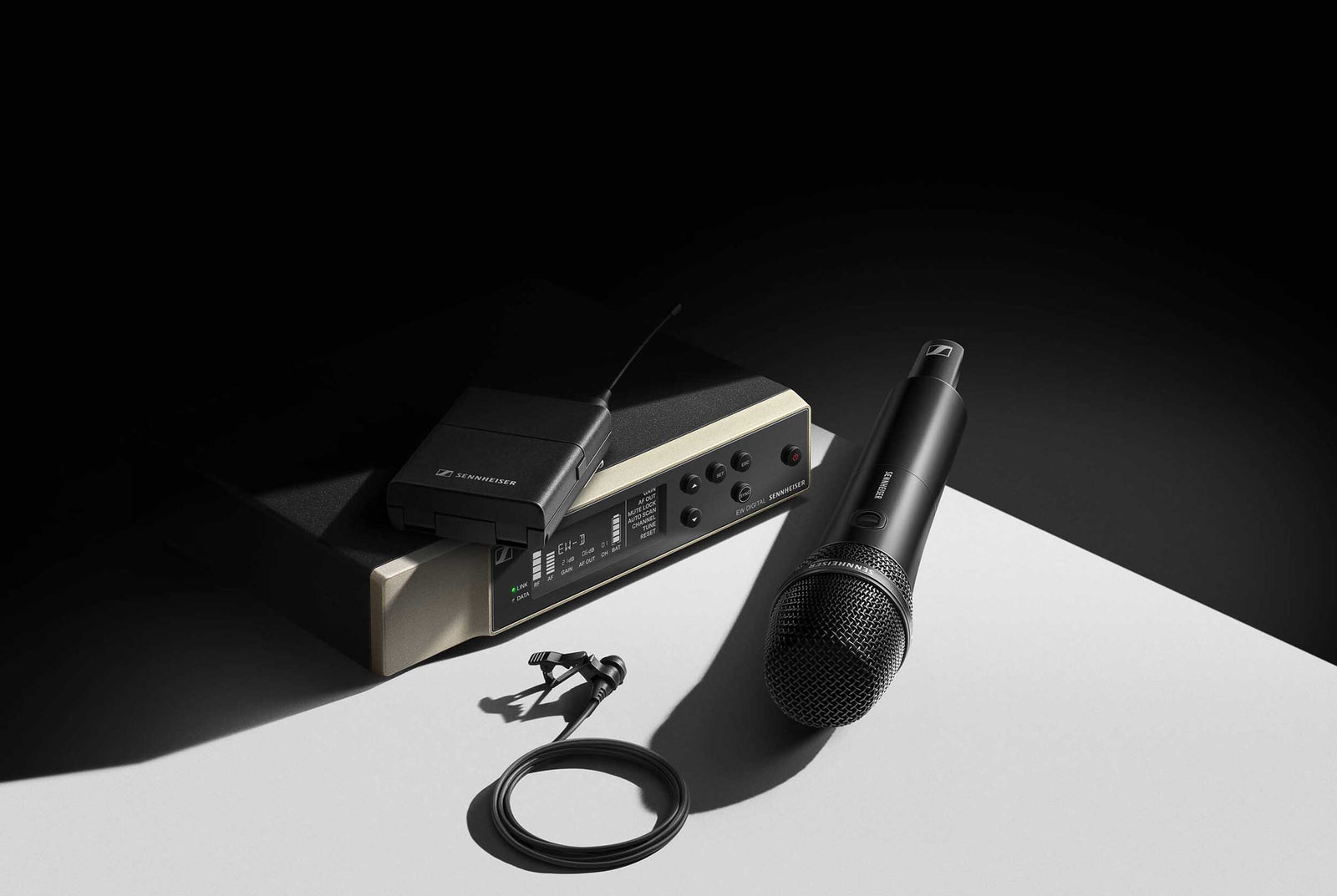 Sennheiser EW-D ME2/835-S R1-6 Digital Wireless Combo Microphone System - R1-6: 520 to 576 MHz - Hollywood DJ