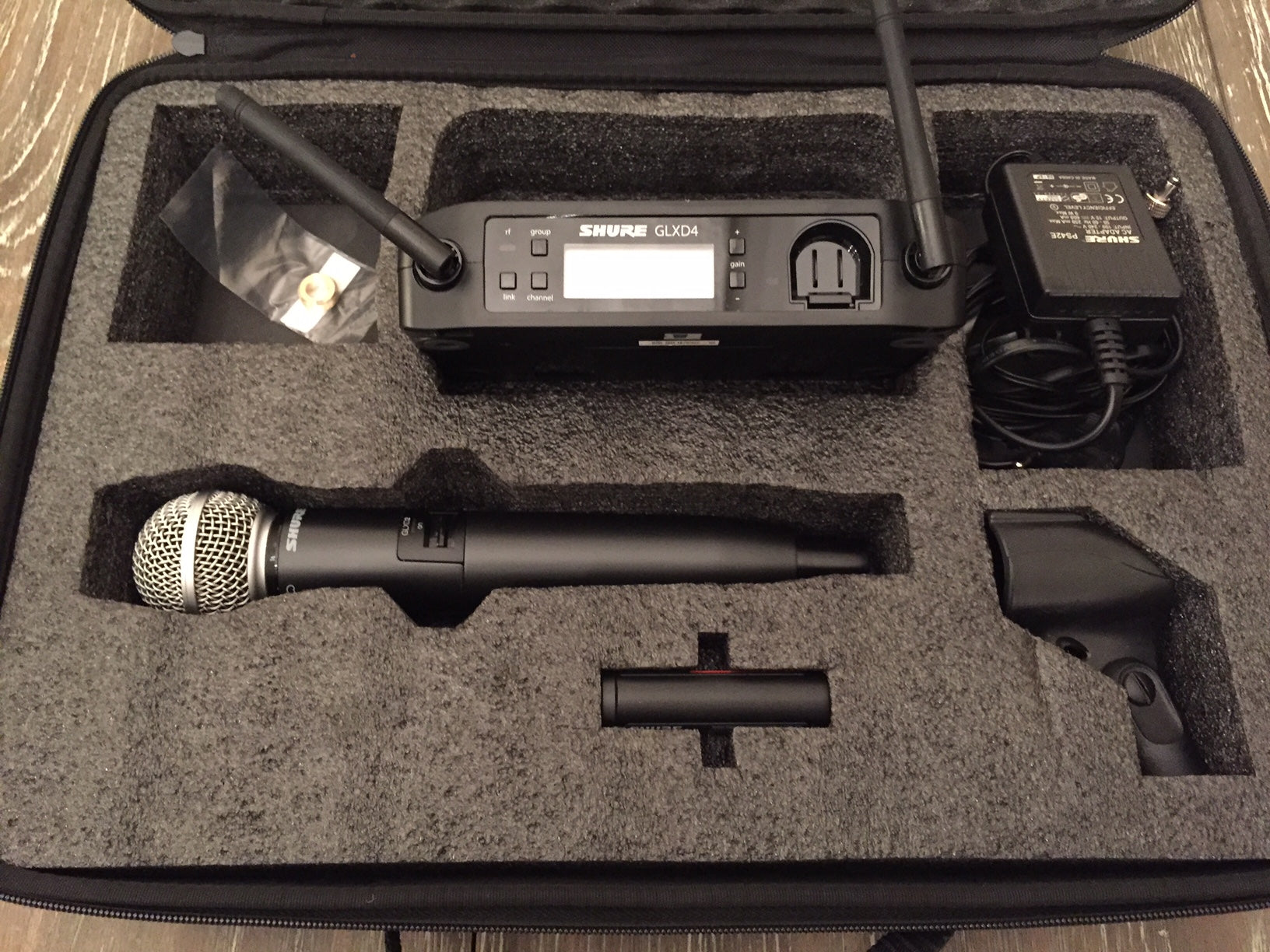 Shure GLXD24/SM58-Z2 Digital Wireless Handheld Microphone System Transmitter Lithium-ion Battery Accessories 2.4 GHz | Open Box - Hollywood DJ