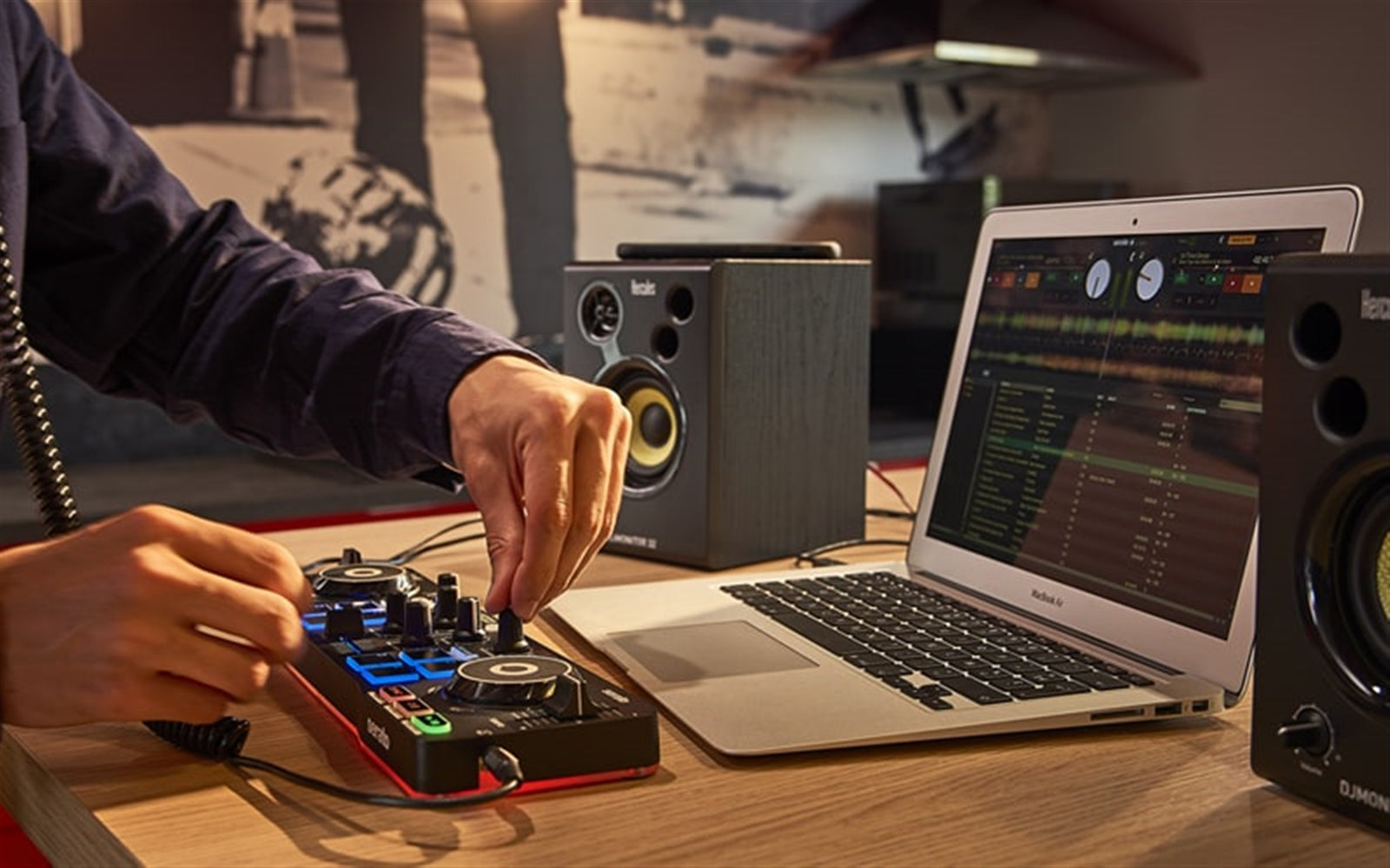 B-Stock: Hercules DJCONTROL-STAR Starlight Controller for Serato DJ Lite Hercules