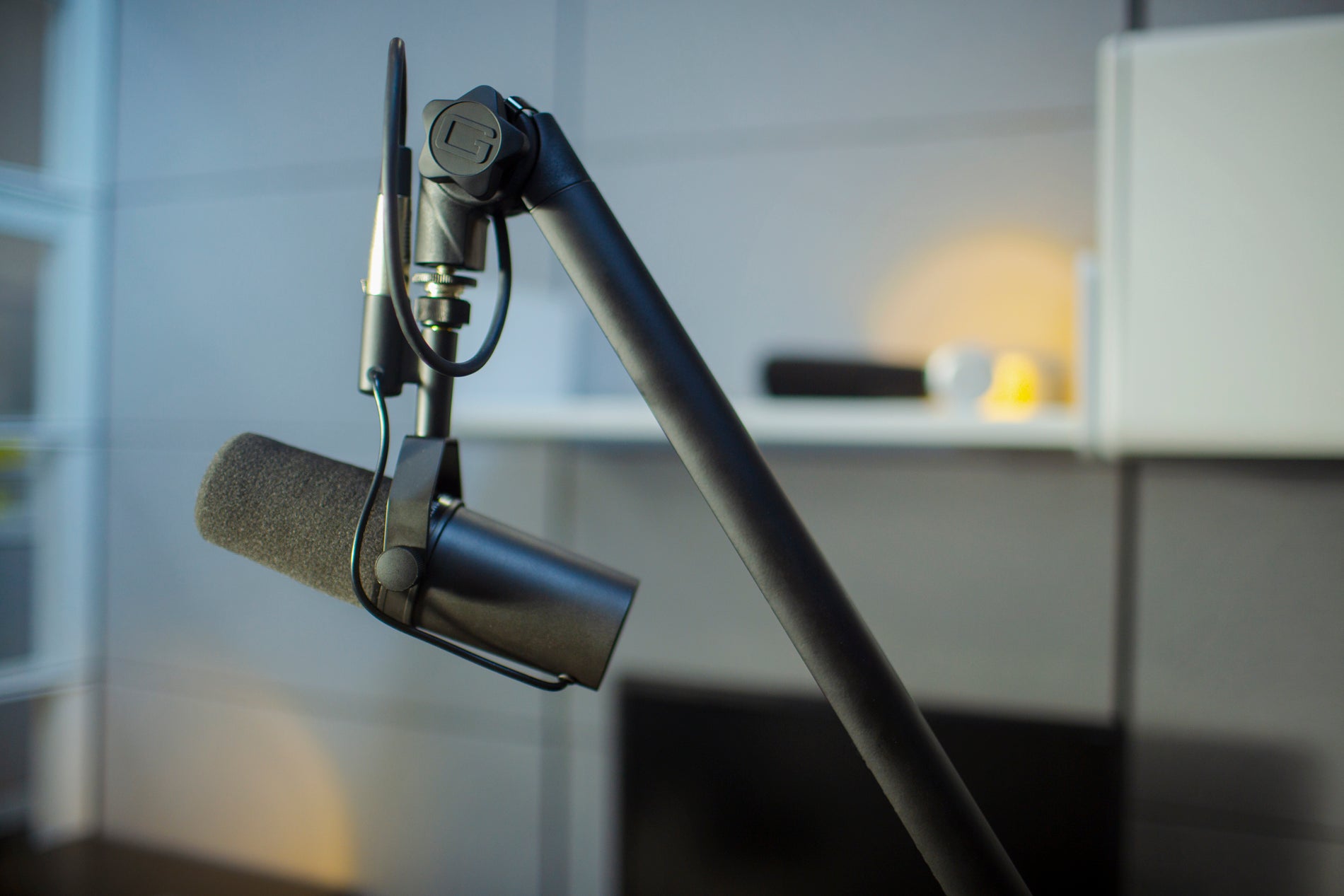 Shure SM7 Podcast Mic with Desktop Boom Package