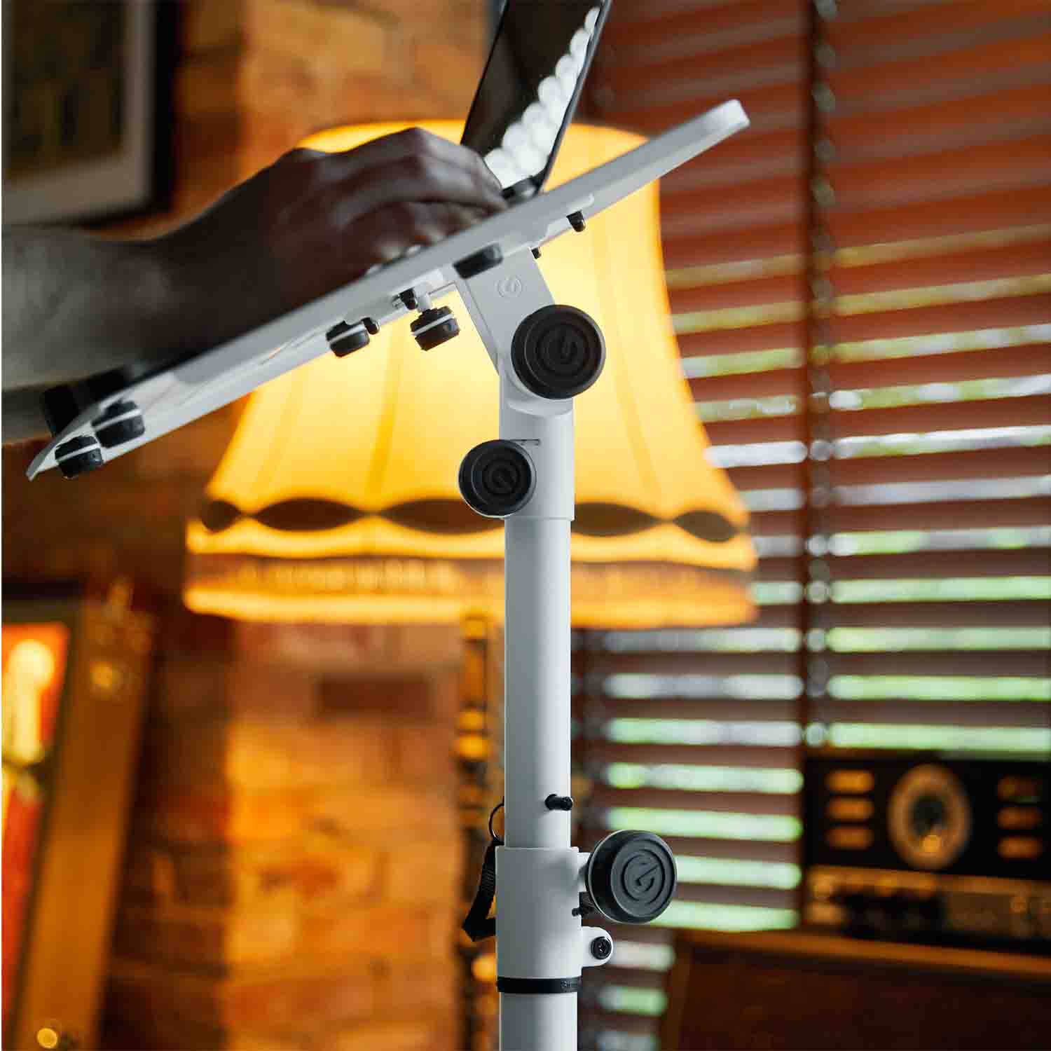 B-Stock: Gravity LTS T 02 W, Universal Laptop Stand with Adjustable Holding Pins and Steel Base - White - Hollywood DJ