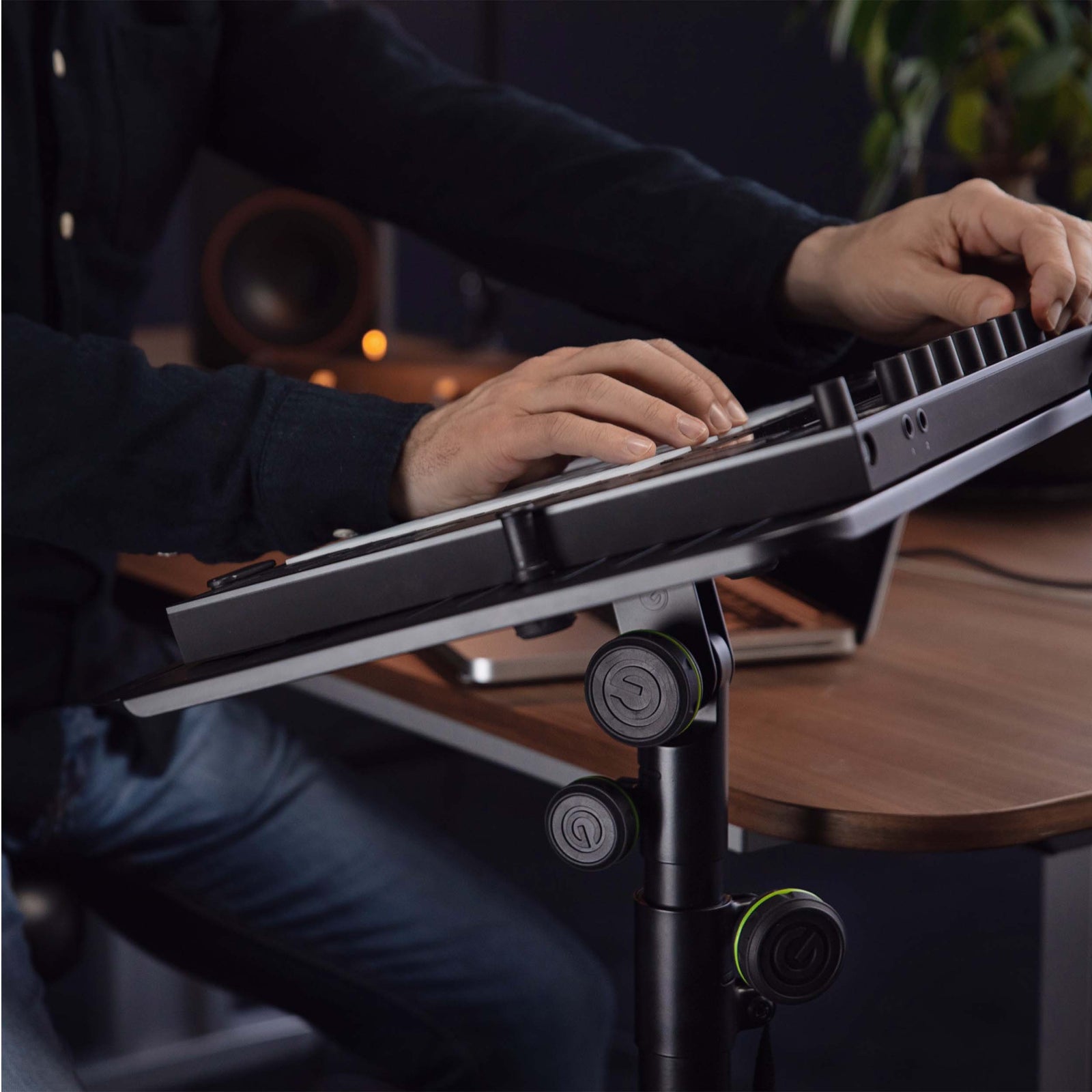 Gravity LTS TRAY 1, Laptop Tray with Adjustable Holding Pins - Hollywood DJ
