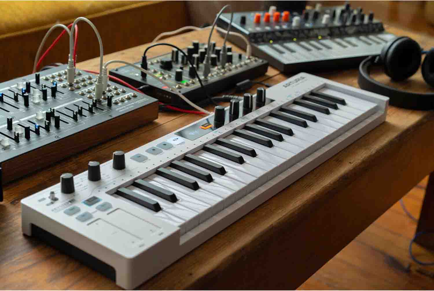 Arturia KEYSTEP 37 MIDI Keyboard Controller and Sequencer - Hollywood DJ