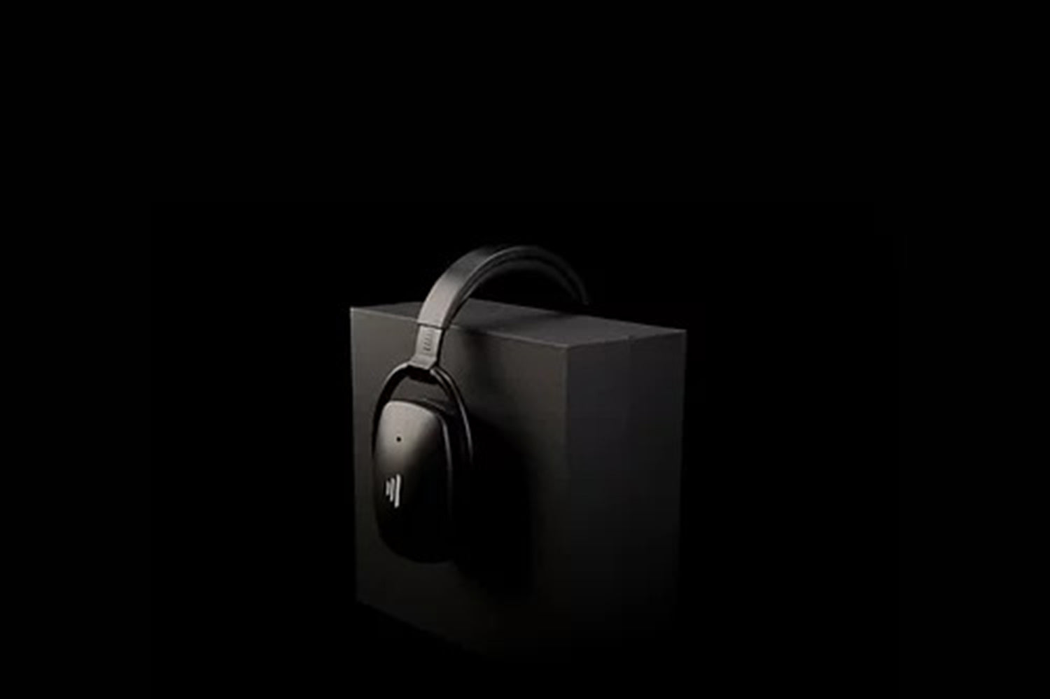 B-Stock: Direct Sound EXTW37 PRO Professional Studio Isolation Headphone with Microphone - Hollywood DJ